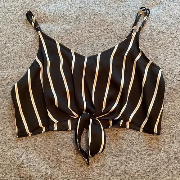 FOREVER 21 CROP TOP - Picture 1 of 2